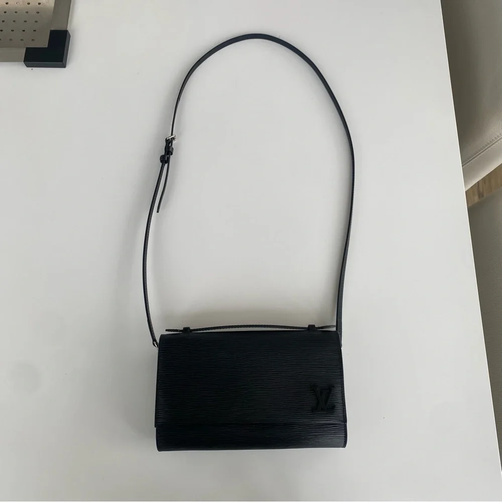 Louis Vuitton Clery Black Epi - Picture 2 of 12